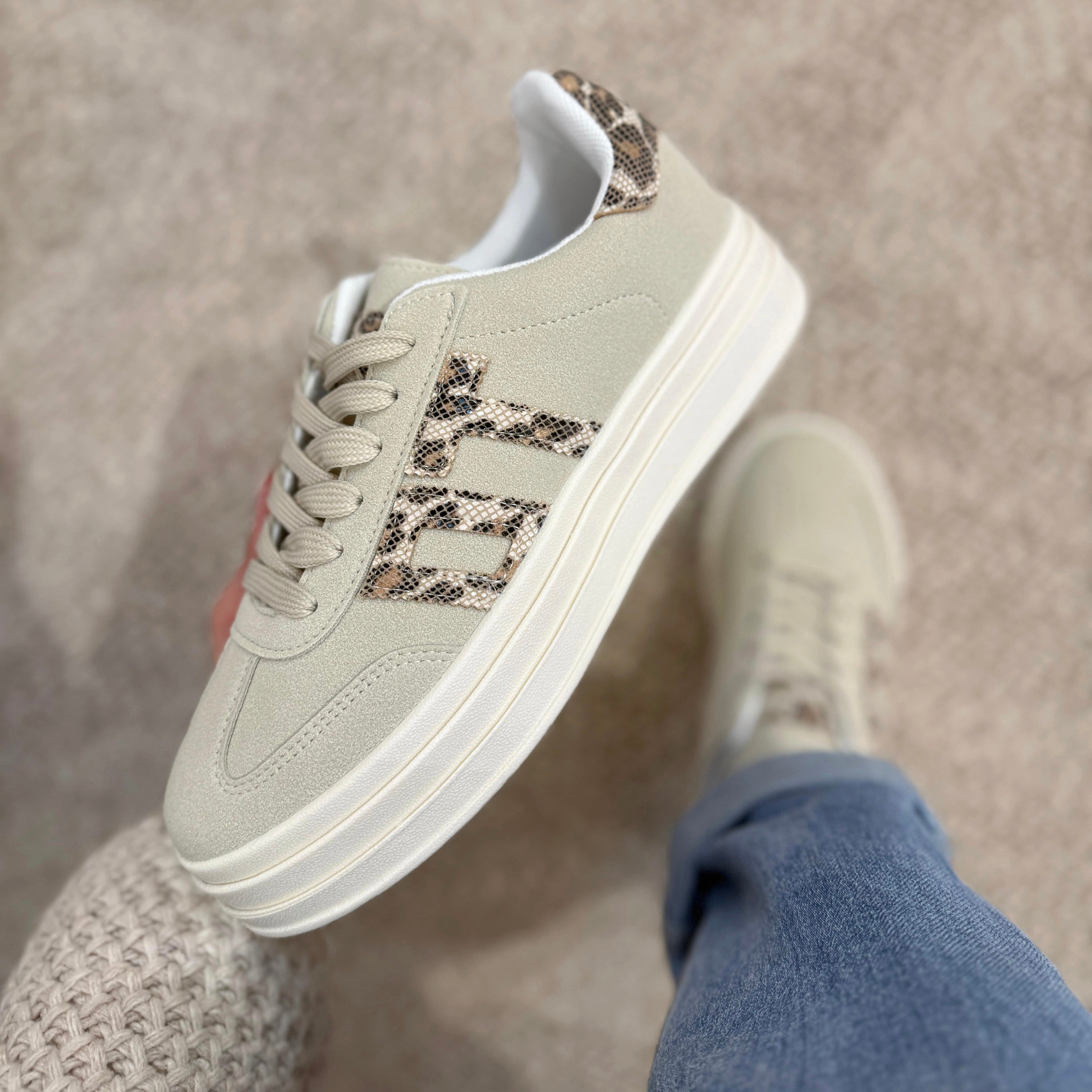 Plateau Sneaker mit Leoprint