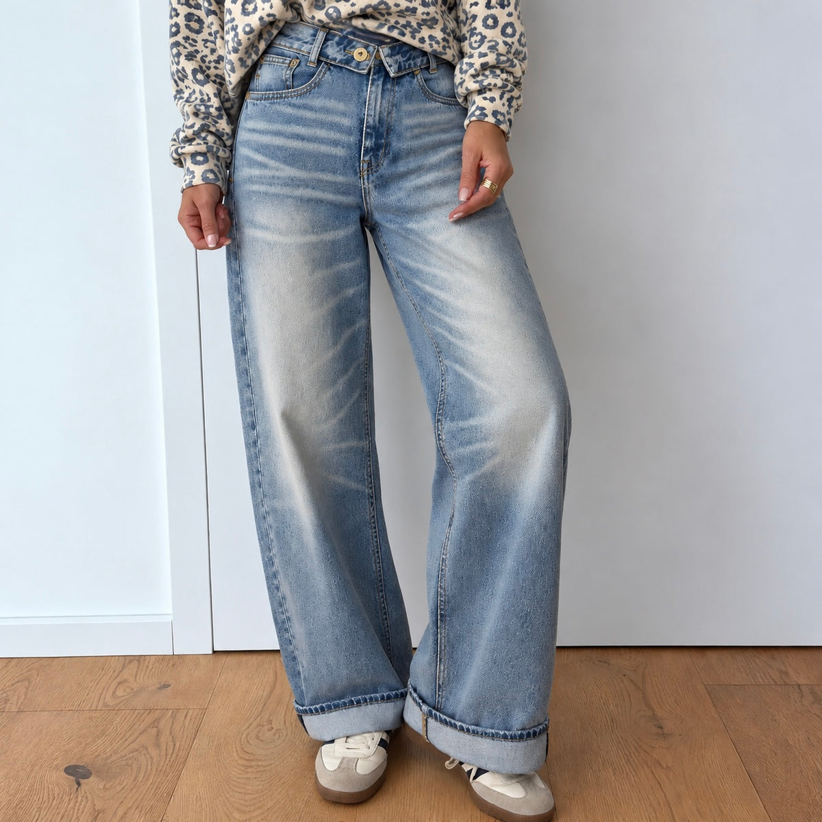 Wide Leg Jeans mit besonderem Bunddetail – Vintage Look