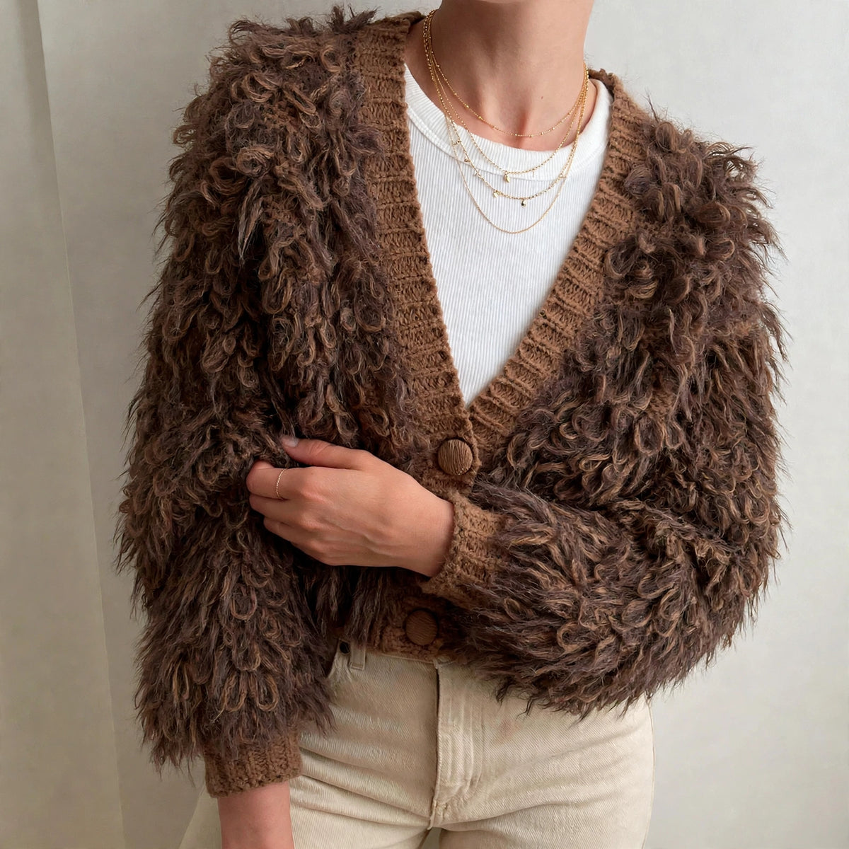 Flauschiger Kurz-Cardigan mit Knöpfen