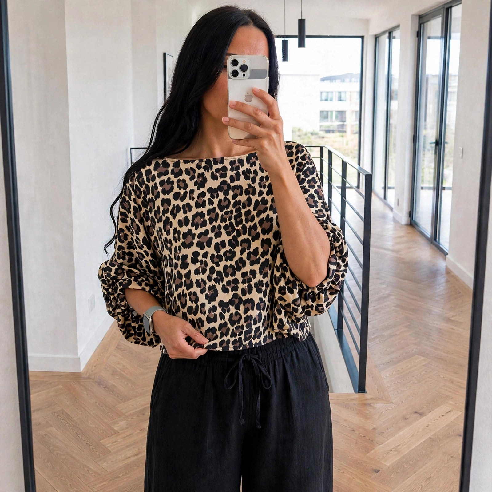 Leo-Bluse mit Volantärmeln